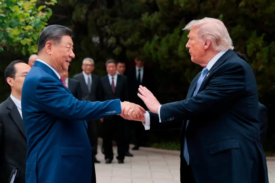 FILE – U.S. President Donald Trump, right, shakes hands with Chinese President Xi Jinping while leaving after a visit to the Zhongnanhai Garden in Beijing, Friday, May 15, 2026. (Evan Vucci/Pool Photo via AP, File) 



Associated Press / LaPresse
Only italy and spain