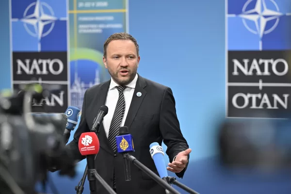 Estonian Foreign Minister Margus Tsahkna speaks at the doorstep of the NATO foreign ministers’ meeting at Sea U in Helsingborg, Sweden, Friday, May 22, 2026. (Johan Nilsson/TT News Agency via AP)





Associate Press/ LaPresse
Only Italy and Spain
