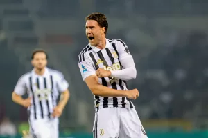 Calciomercato Juve: Vlahovic via a zero, può rimanere in Italia. Gli altri scenari Calciomercato Juve: Vlahovic via a zero, può rimanere in Italia. Gli altri scenari