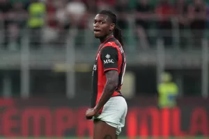 Calciomercato Milan, Leao sempre più lontano e a quel prezzo fa gola. Dove può andare l’attaccante portoghese Calciomercato Milan, Leao sempre più lontano e a quel prezzo fa gola. Dove può andare l’attaccante portoghese
