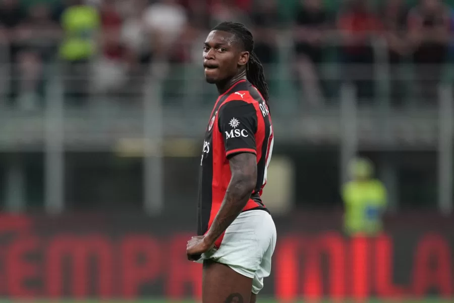 Calciomercato Milan, Leao sempre più lontano e a quel prezzo fa gola. Dove può andare l’attaccante portoghese