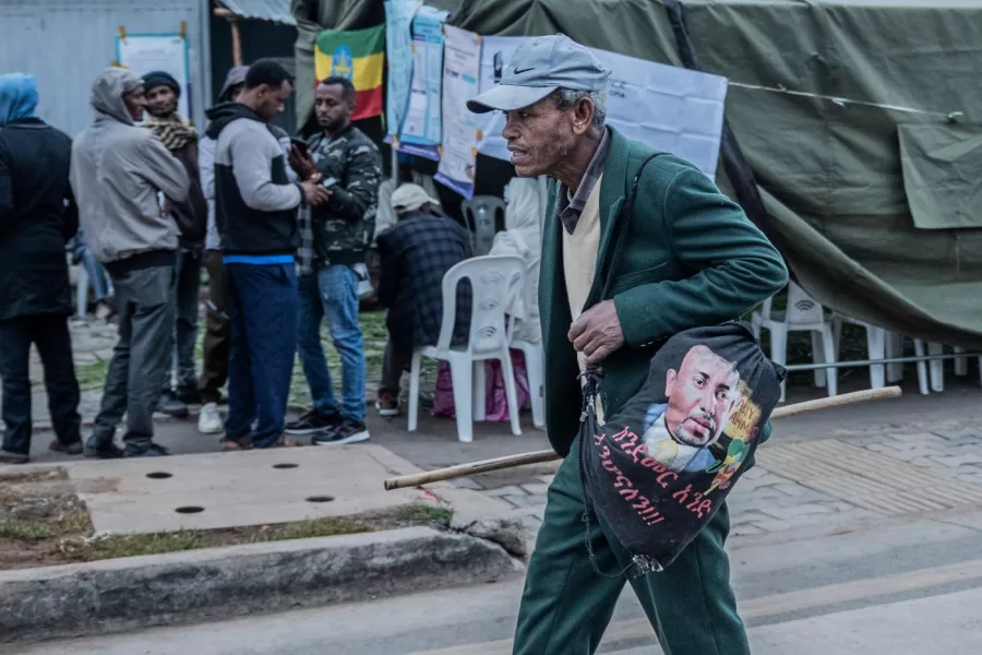 A voter carrying a bag bearing a picture of Ethiopia’s Prime Minister Abiy Ahmed walks to cast his vote at the Gerji Robe polling station in Addis Ababa, Ethiopia, Monday, June 1, 2026. (AP Photo/Amanuel Sileshi)