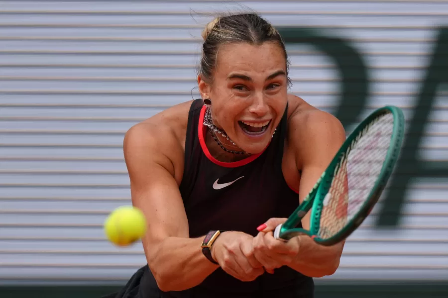 Aryna Sabalenka of Belarus returns toRussia’s Diana Shnaider during the quarterfinal tennis match at the French Open in Paris, Wednesday, June 3, 2026. (AP Photo/Aurelien Morissard)