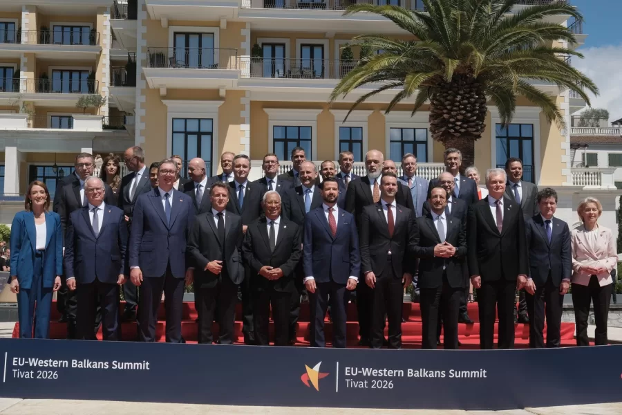 EU leaders and officials from the candidate countries pose for the family photo of the EU-Western Balkans summit in the Montenegrin coastal town of Tivat, Friday, June 5, 2026. (AP Photo/Risto Bozovic)





Associate Press/ LaPresse
Only Italy and Spain