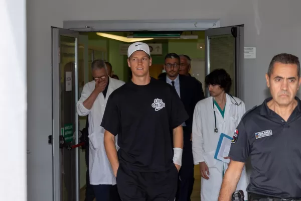 Jannick Sinner esce dallOspedale San Raffaele dopo controlli medici – Milano, Italia – Lunedì, 8 Giugno 2026 – (foto Stefano Porta / LaPresse)
Jannick Sinner leaves San Raffaele Hospital
– Milan, Italy – Monday, June 8, 2026 (photo Stefano Porta / LaPresse) Jannick Sinner esce dallOspedale San Raffaele dopo controlli medici – Milano, Italia – Lunedì, 8 Giugno 2026 – (foto Stefano Porta / LaPresse)
Jannick Sinner leaves San Raffaele Hospital
– Milan, Italy – Monday, June 8, 2026 (photo Stefano Porta / LaPresse)