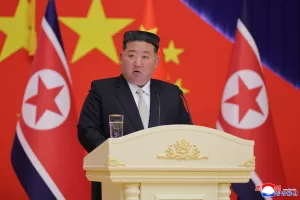 In this photo provided by the North Korean government, North Korean leader Kim Jong Un delivers a speech during a dinner with Chinese President Xi Jinping, in Pyongyang, Monday, June 8, 2026. Independent journalists were not given access to cover the event depicted in this image distributed by the North Korean government. The content of this image is as provided and cannot be independently verified. Korean language watermark on image as provided by source reads: “KCNA” which is the abbreviation for Korean Central News Agency. (Korean Central News Agency/Korea News Service via AP)





Associate Press/ LaPresse
Only Italy and Spain