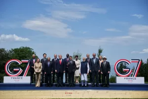 From left, European Council President Antonio Costa, Italian Prime Minister Giorgia Meloni, South Korea’s President Lee Jae Myung, Egyptian President Abdel-Fattah el Sissi, British Prime Minister Keir Starmer, U.S. President Donald Trump, Kenya’s President William Ruto, French President Emmanuel Macron Japan’s Prime Minister Sanae Takaichi, India’s Prime Minister Narenda Modi, Canadian Prime Minister Mark Carney, German Chancellor Friedrich Merz, European Commission President Ursula von der Leyen and Brazil’s President Luiz Inacio Lula da Silva pose during a group photo of G7 leaders and invited nations during the G7 summit in Evian-les-Bains, France, Tuesday, June 16, 2026. (AP Photo/Thibault Camus)
Associate Press/ LaPresse
Only Italy and Spain From left, European Council President Antonio Costa, Italian Prime Minister Giorgia Meloni, South Korea’s President Lee Jae Myung, Egyptian President Abdel-Fattah el Sissi, British Prime Minister Keir Starmer, U.S. President Donald Trump, Kenya’s President William Ruto, French President Emmanuel Macron Japan’s Prime Minister Sanae Takaichi, India’s Prime Minister Narenda Modi, Canadian Prime Minister Mark Carney, German Chancellor Friedrich Merz, European Commission President Ursula von der Leyen and Brazil’s President Luiz Inacio Lula da Silva pose during a group photo of G7 leaders and invited nations during the G7 summit in Evian-les-Bains, France, Tuesday, June 16, 2026. (AP Photo/Thibault Camus)
Associate Press/ LaPresse
Only Italy and Spain