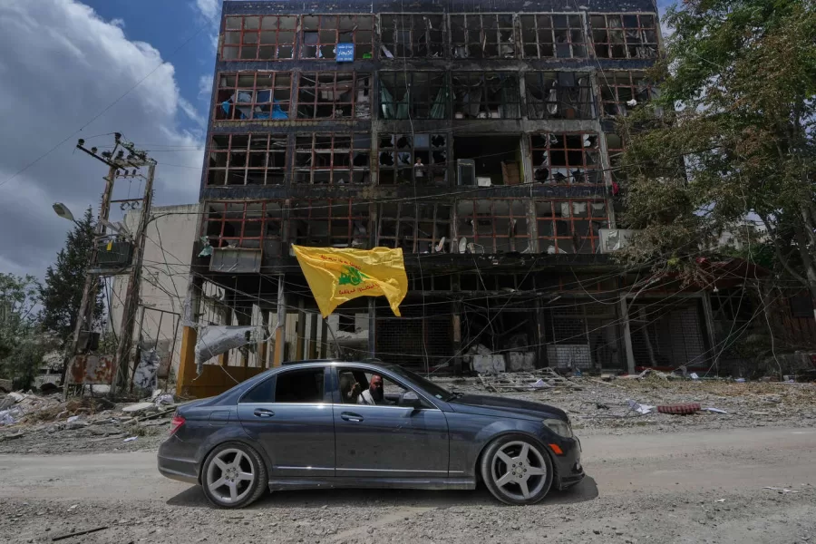 A man with a Hezbollah flag drives past a damaged building following a ceasefire between Israel and Hezbollah in the town of Nabatiyeh, southern Lebanon, Monday, June 22, 2026. (AP Photo/Mohammed Zaatari)





Associate Press/ LaPresse
Only Italy and Spain