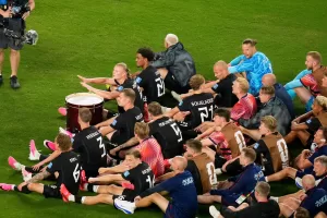 Norway’s players perform a rowing ritual during the World Cup Group I soccer match between Norway and Senegal in East Rutherford, N.J., near New York, Monday, June 22, 2026. (AP Photo/Seth Wenig)