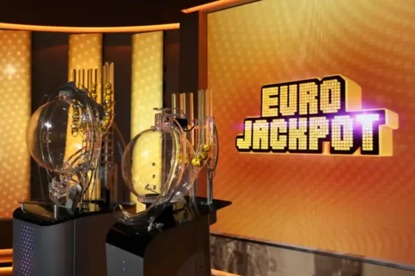 Entra in un bar per un caffè e vince una cifra da sogno puntando 2 euro su sei numeri Entra in un bar per un caffè e vince una cifra da sogno puntando 2 euro su sei numeri
