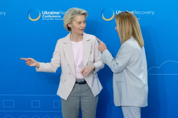 Il Presidente del Consiglio Giorgia Meloni con Ursula von der Leyen, Presidente della Commissione europea, in occasione della Conferenza sulla ripresa dell’Ucraina. Roma Giovedì 10 Luglio 2025 (foto Mauro Scrobogna / LaPresse)
Prime Minister Giorgia Meloni, Ursula von der Leyen, President of EU Commission, at the Conference on Ukraine’s Recovery. Rome, Thursday July 10 2025. (Photo by Mauro Scrobogna / LaPresse) Il Presidente del Consiglio Giorgia Meloni con Ursula von der Leyen, Presidente della Commissione europea, in occasione della Conferenza sulla ripresa dell’Ucraina. Roma Giovedì 10 Luglio 2025 (foto Mauro Scrobogna / LaPresse)
Prime Minister Giorgia Meloni, Ursula von der Leyen, President of EU Commission, at the Conference on Ukraine’s Recovery. Rome, Thursday July 10 2025. (Photo by Mauro Scrobogna / LaPresse)