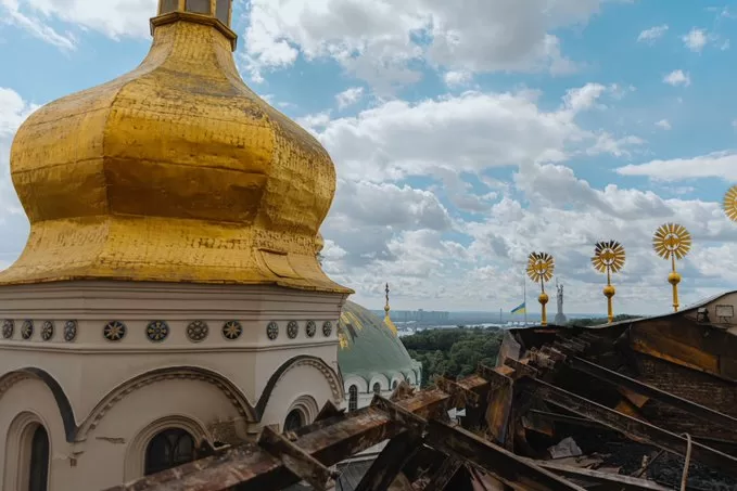 70 missili e 611 droni: la Russia ha squarciato la cattedrale della Dormizione. Il messaggio di Putin al G7