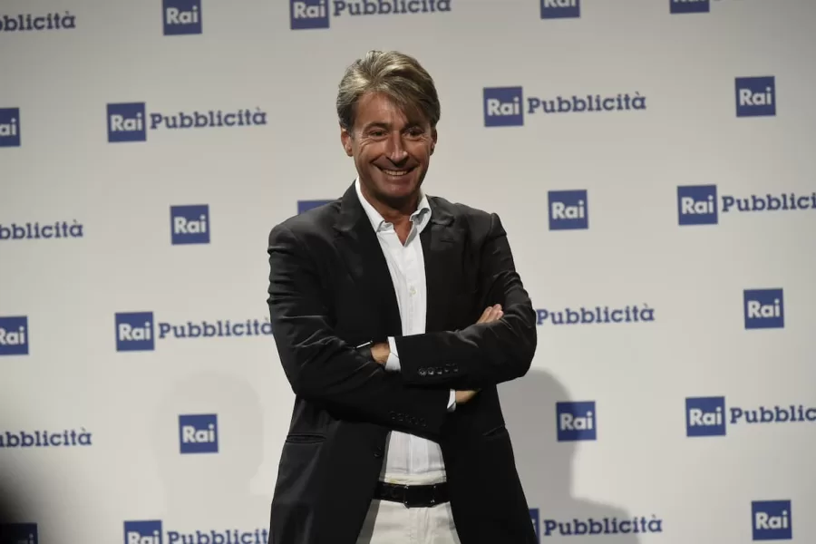 Milo Infante saluta la Rai e si appresta a trasferirsi a Mediaset: l’indiscrezione che scuote la tv