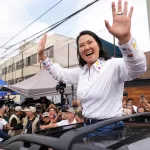 FILE – Presidential candidate Keiko Fujimori, of the Popular Force party, waves after voting during the presidential runoff election in Lima, Peru, June 7, 2026. (AP Photo/Martin Mejia, File) 



Associated Press / Lapresse
Only italy and spain