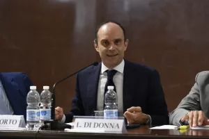 Commissione Covid, esplode il caso Di Donna: consulenza da 450mila euro, FdI vuole le carte Commissione Covid, esplode il caso Di Donna: consulenza da 450mila euro, FdI vuole le carte
