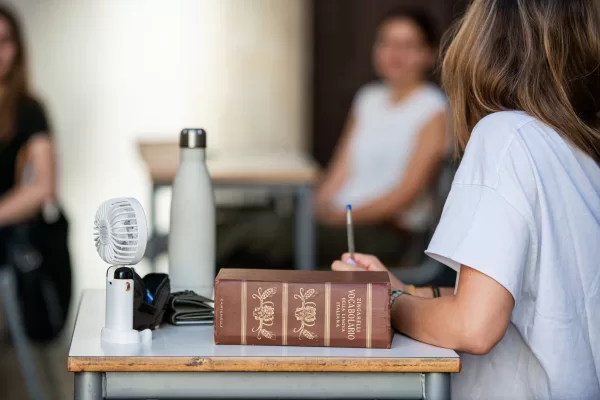 Seconda prova allo Scientifico: la partita di scopone e il torneo di pallavolo. Cosa si chiede ai ragazzi alla maturità 2026 Seconda prova allo Scientifico: la partita di scopone e il torneo di pallavolo. Cosa si chiede ai ragazzi alla maturità 2026
