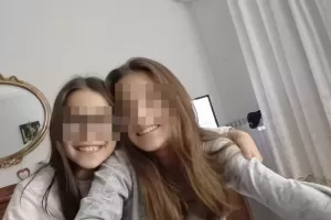 Sorelle scomparse ritrovate a casa di uno zio della madre. Il padre accusa un malore: “Diceva che erano morte, maledetta” Sorelle scomparse ritrovate a casa di uno zio della madre. Il padre accusa un malore: “Diceva che erano morte, maledetta”