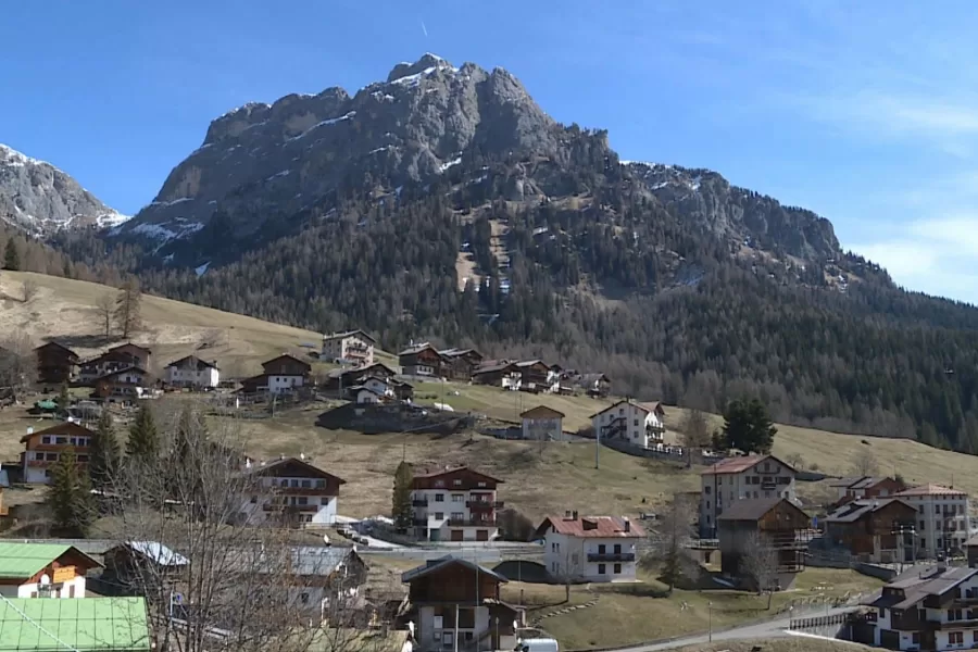Quel pezzo di Veneto che sparisce in silenzio: da Cortina a tutto il Bellunese, Pil alto ma culle e scuole vuote