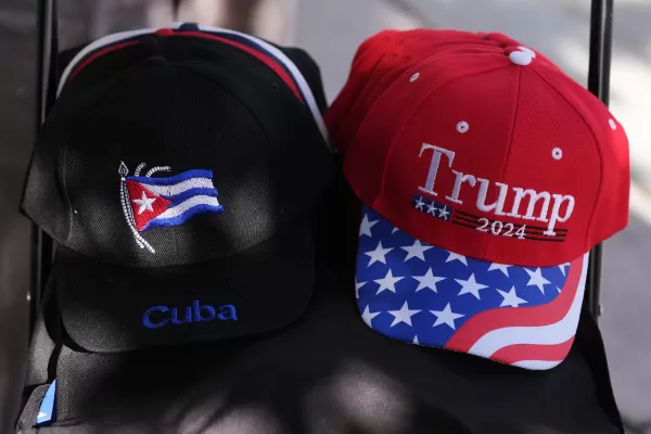 A vendor sells caps supporting Cuba and Trump, as a small group of Cubans gather to hold signs and wave flags hours after federal prosecutors announced charges against former Cuban President Raul Castro in the 1996 downing of civilian planes operated by Miami-based exiles, Wednesday, May 20, 2026, in Miami. (AP Photo/Rebecca Blackwell) 



Associated Press / LaPresse
Only italy and spain