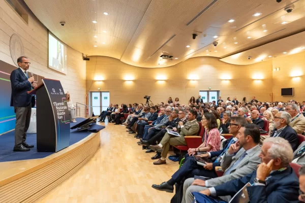 Malattie rare, concluso il primo summit nazionale: l’Italia guida l’Ue con il lancio della Carta di Roma Malattie rare, concluso il primo summit nazionale: l’Italia guida l’Ue con il lancio della Carta di Roma