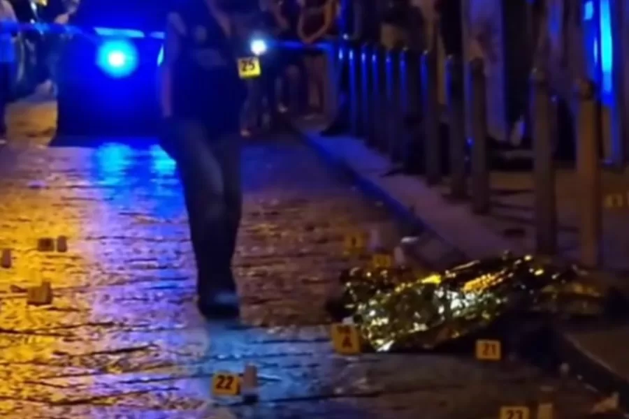 Agguato a Napoli, uomo ammazzato in strada mentre fugge dai killer: molti vedono, nessuno parla. Spari anche a San Giovanni dopo lite: feriti padre e due figli