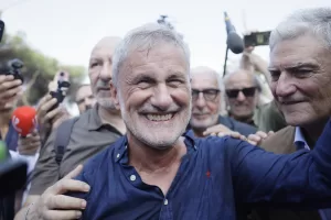 LÕEx Sindaco di Roma Gianni Alemanno esce dopo un anno e mezzo dal carcere di Rebibbia  accolto da militanti di varie formazioni di estrema destra Ñ RomaÑItalia Ñ Mercoled 24 Giugno 2026 – Politica – (foto di Cecilia Fabiano/ LaPresse) ,

Former Major of Rome leaving the Rebibbia Jail welcomed by militants from various far-right groupsÑ RomeÑ Italy , June 24 , Wednesday 2026 – Politics – (photo by Cecilia Fabiano/LaPresse)
