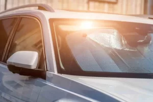 Bambini di 4 e 2 anni morti in auto per il troppo caldo: la madre, l’uscita per la spesa e il giallo dei piccoli intrappolati nella vettura