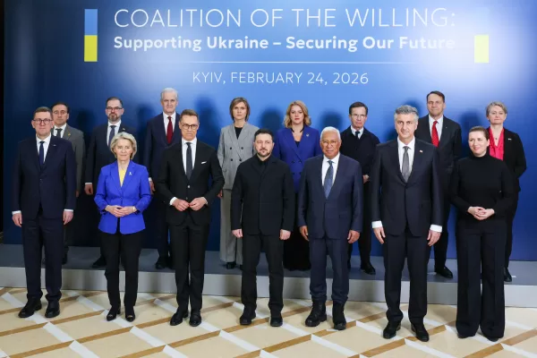 RIUNIONE DELLA COALIZIONE DEI VOLENTEROSI FOTO DI GRUPPO RIUNIONE DELLA COALIZIONE DEI VOLENTEROSI FOTO DI GRUPPO