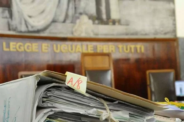 Italia nel caos sulla prescrizione, difficoltà a calcolare l’estinzione di un reato di 5 anni: la soluzione è la legge ordinaria Italia nel caos sulla prescrizione, difficoltà a calcolare l’estinzione di un reato di 5 anni: la soluzione è la legge ordinaria