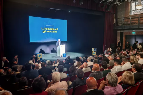 La casa comune dei riformisti c’è: Ue, difesa, Ucraina e sicurezza. Lo spazio politico che nessuno occupava davvero La casa comune dei riformisti c’è: Ue, difesa, Ucraina e sicurezza. Lo spazio politico che nessuno occupava davvero