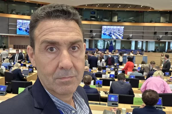 Generale Vannacci, dietro la collina c’è la monarchia? Il bastian contrario che sta rilanciando il campo largo