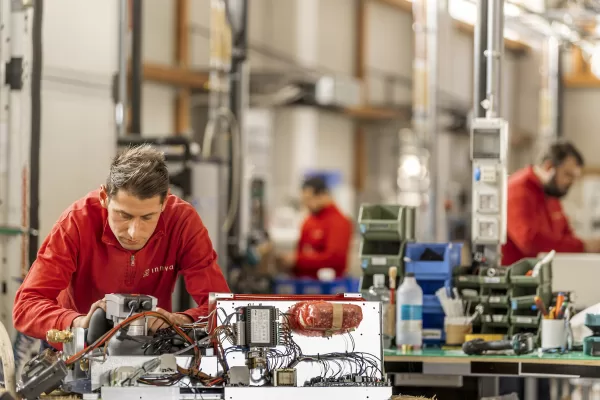 INNOVA AZIENDA INDUSTRIA CLIMATIZZAZIONE PRODUZIONE TERMOCONVETTORI POMPA POMPE DI CALORE CLIMATIZZATORI STABILIMENTO FABBRICA CONDIZIONATORE CONDIZIONATORI INNOVA AZIENDA INDUSTRIA CLIMATIZZAZIONE PRODUZIONE TERMOCONVETTORI POMPA POMPE DI CALORE CLIMATIZZATORI STABILIMENTO FABBRICA CONDIZIONATORE CONDIZIONATORI
