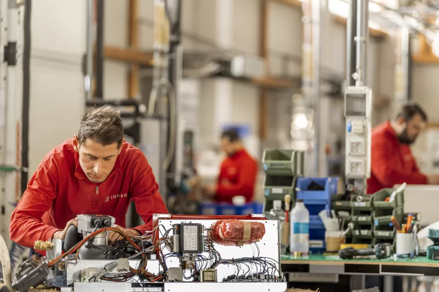 INNOVA AZIENDA INDUSTRIA CLIMATIZZAZIONE PRODUZIONE TERMOCONVETTORI POMPA POMPE DI CALORE CLIMATIZZATORI STABILIMENTO FABBRICA CONDIZIONATORE CONDIZIONATORI