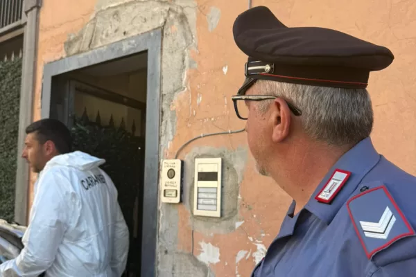 Omicidio a Boscotrecase, uomo ucciso nel cortile di un condominio: individuato il killer Omicidio a Boscotrecase, uomo ucciso nel cortile di un condominio: individuato il killer