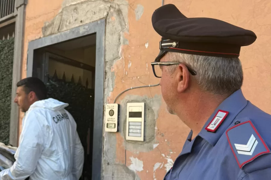 Omicidio a Boscotrecase, uomo ucciso nel cortile di un condominio: individuato il killer