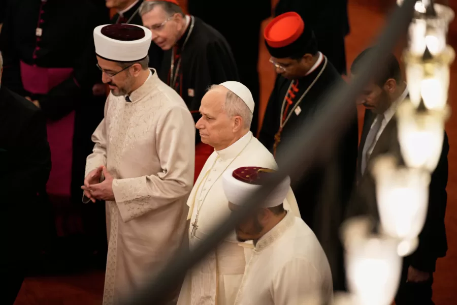 Pope Leo XIV visits the Ottoman-era Sultan Ahmed or Blue Mosque, in Istanbul, Turkey, Saturday, Nov. 29, 2025. (AP Photo/Emrah Gurel)





Associate Press/ LaPresse
Only Italy and Spain