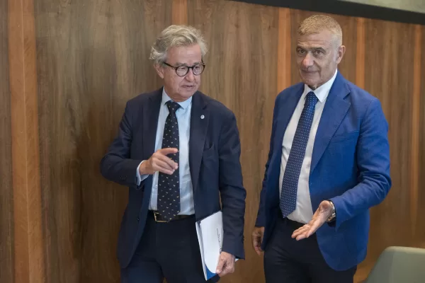 ALFONSO PECORARO SCANIO, PRESIDENTE FONDAZIONE UNIVERDE
ANDREA LENZI, PRESIDENTE CNR ALFONSO PECORARO SCANIO, PRESIDENTE FONDAZIONE UNIVERDE
ANDREA LENZI, PRESIDENTE CNR