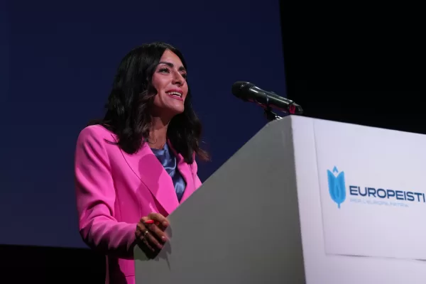 PINA PICIERNO POLITICA