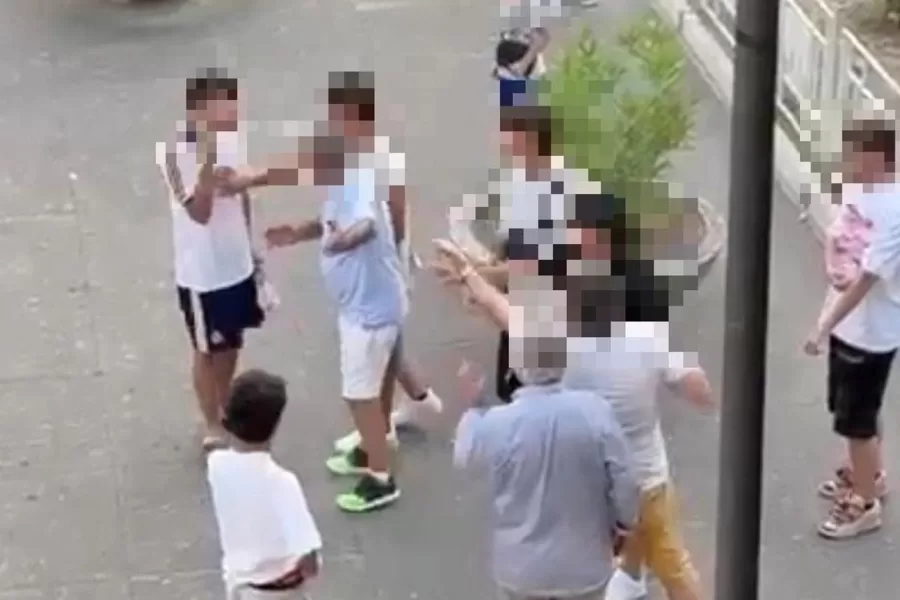 Baby gang, ora gli anziani hanno paura: gli adolescenti li cacciano dalle strade