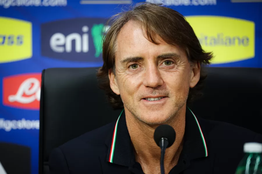 Conferenza stampa di Mancini: chiesti 500 euro + IVA alle emittenti televisive per le immagini: scoppia la polemica