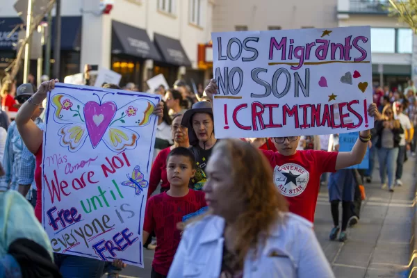 El Paso residents march in solidarity with migrants, Monday, March 24, 2025, in downtown El Paso, Texas. The sign reads in Spanish: “Migrants are not criminals!”. (AP Photo/Andres Leighton) 


Associated Press / LaPresse
Only italy and Spain