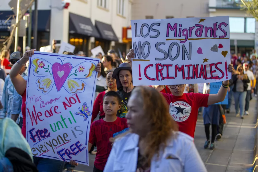 El Paso residents march in solidarity with migrants, Monday, March 24, 2025, in downtown El Paso, Texas. The sign reads in Spanish: “Migrants are not criminals!”. (AP Photo/Andres Leighton) 


Associated Press / LaPresse
Only italy and Spain