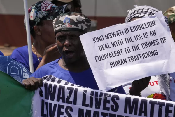 A member of Eswatin Pro-democracy activists, holds a placard at they protest outside the U.S. Embassy in Pretoria, South Africa, Friday, Sept. 19, 2025. (AP Photo/Themba Hadebe) 


Associated Press / LaPresse
Only italy and spain