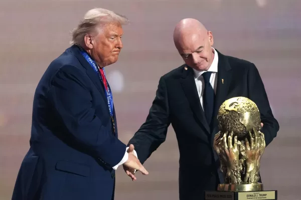 FILE – FIFA President Gianni Infantino presents President Donald Trump with the FIFA Peace Prize during the draw for the 2026 soccer World Cup at the Kennedy Center in Washington, Friday, Dec. 5, 2025. (AP Photo/Stephanie Scarbrough, Pool, File_ 


Associted Press / LaPresse
Only italy and spain