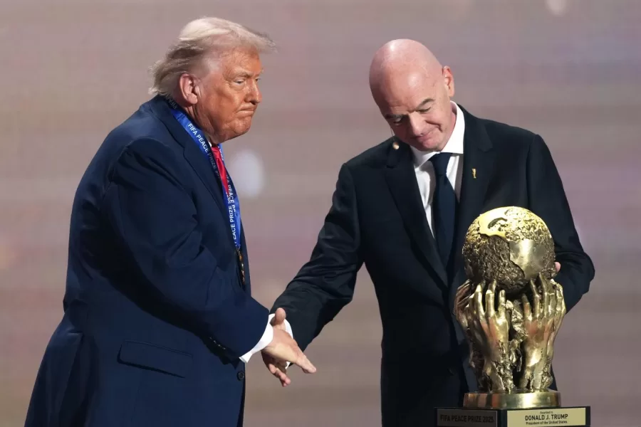 FILE – FIFA President Gianni Infantino presents President Donald Trump with the FIFA Peace Prize during the draw for the 2026 soccer World Cup at the Kennedy Center in Washington, Friday, Dec. 5, 2025. (AP Photo/Stephanie Scarbrough, Pool, File_ 


Associted Press / LaPresse
Only italy and spain