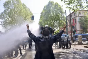 La violenza politica torna nelle piazze: basta con i distinguo e le analisi sul disagio sociale La violenza politica torna nelle piazze: basta con i distinguo e le analisi sul disagio sociale