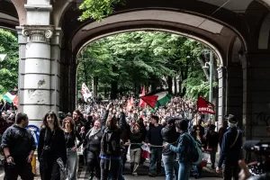 corteo del primo maggio a torino, scontri tra polizia e manifestanti di Askatasuna vicino all’ex centro sociale venerdi 01 maggio 2026 – ( Photo Daniele Solavaggione / LaPresse )
May Day march in Turin, clashes between police and Askatasuna protesters near the former social center friday 01 may (photo Daniele Solavaggione/LaPresse corteo del primo maggio a torino, scontri tra polizia e manifestanti di Askatasuna vicino all’ex centro sociale venerdi 01 maggio 2026 – ( Photo Daniele Solavaggione / LaPresse )
May Day march in Turin, clashes between police and Askatasuna protesters near the former social center friday 01 may (photo Daniele Solavaggione/LaPresse