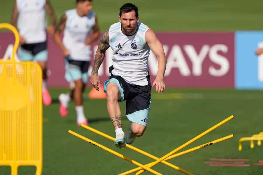 Argentina’s Lionel Messi trains for the World Cup soccer tournament Monday, June 29, 2026, in Kansas City, Kan. (AP Photo/Charlie Riedel)