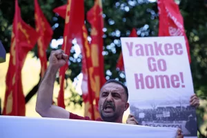 Proteste a Istanbul contro il vertice della NATO in Turchia Proteste a Istanbul contro il vertice della NATO in Turchia