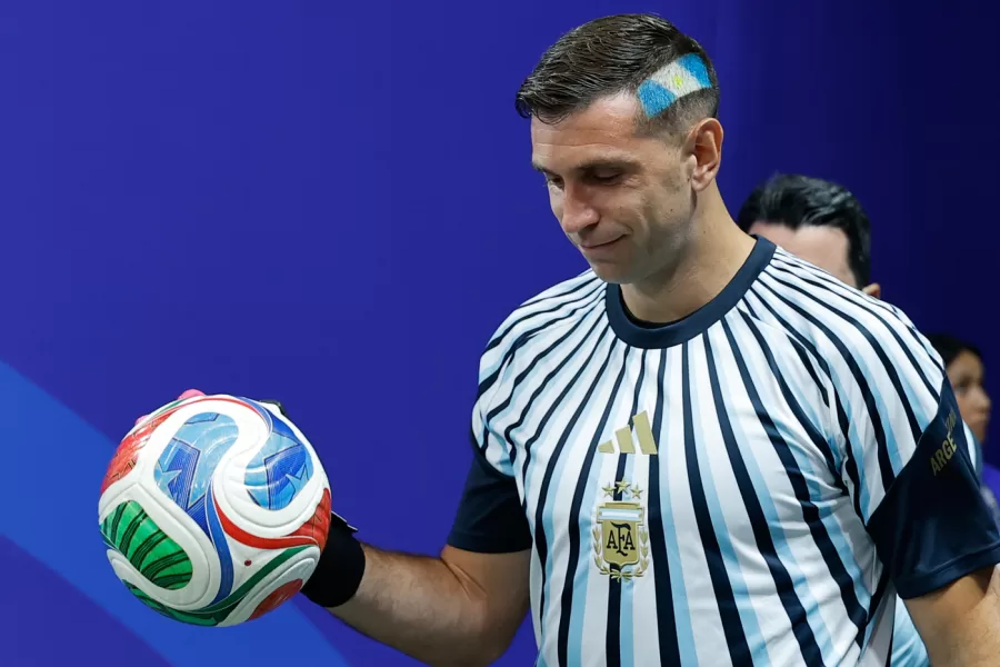 Calciomercato Juve, l’Aston Villa prende tempo per Dibu Martinez: pronto il piano B